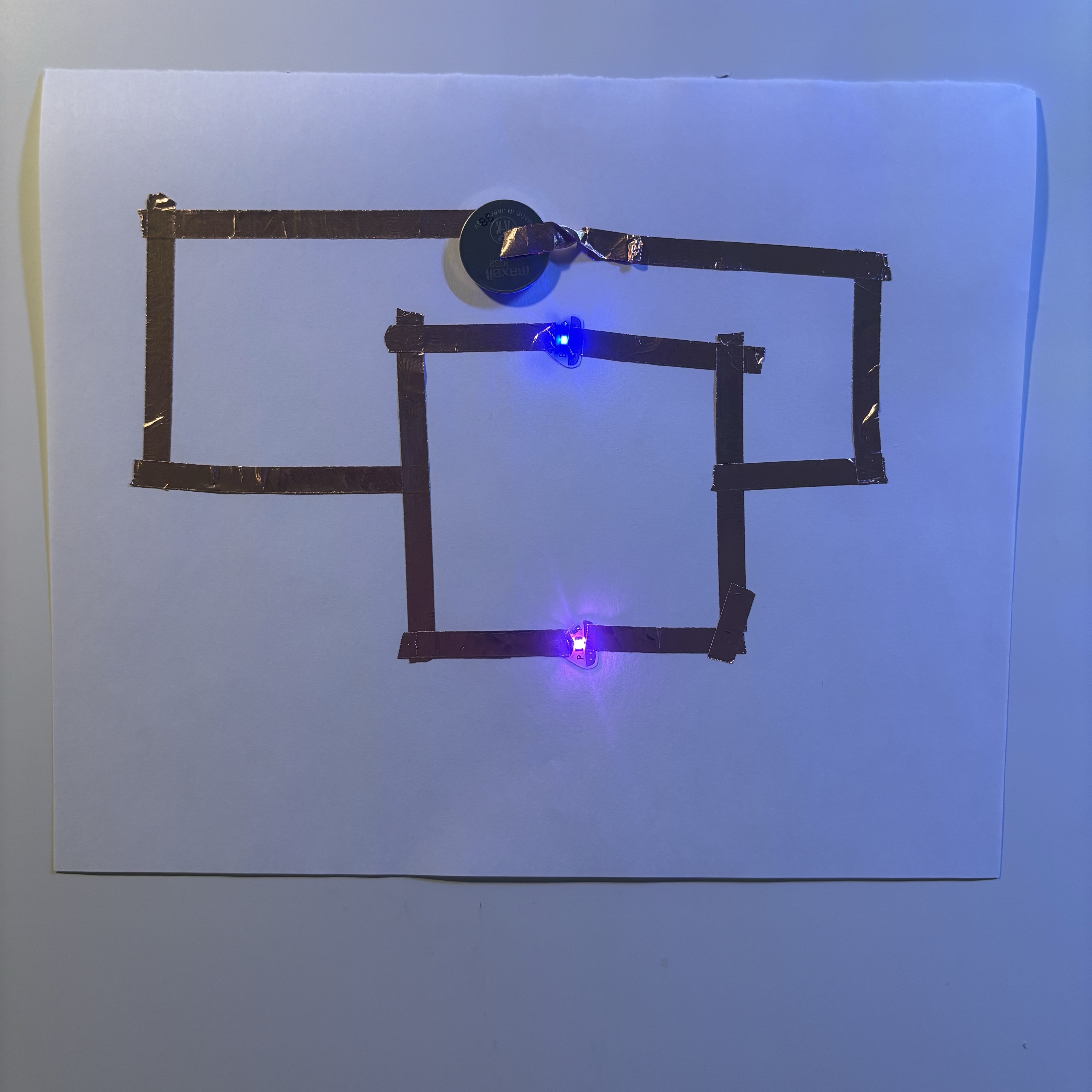 I searched for other ways to connect circuits and started trying to connect multiple LEDs. this is a parallel connection. The advantage of parallel connection is that even if one part of the circuit is damaged, it will not affect the other parts and can be controlled by adding their own switches at a later stage.