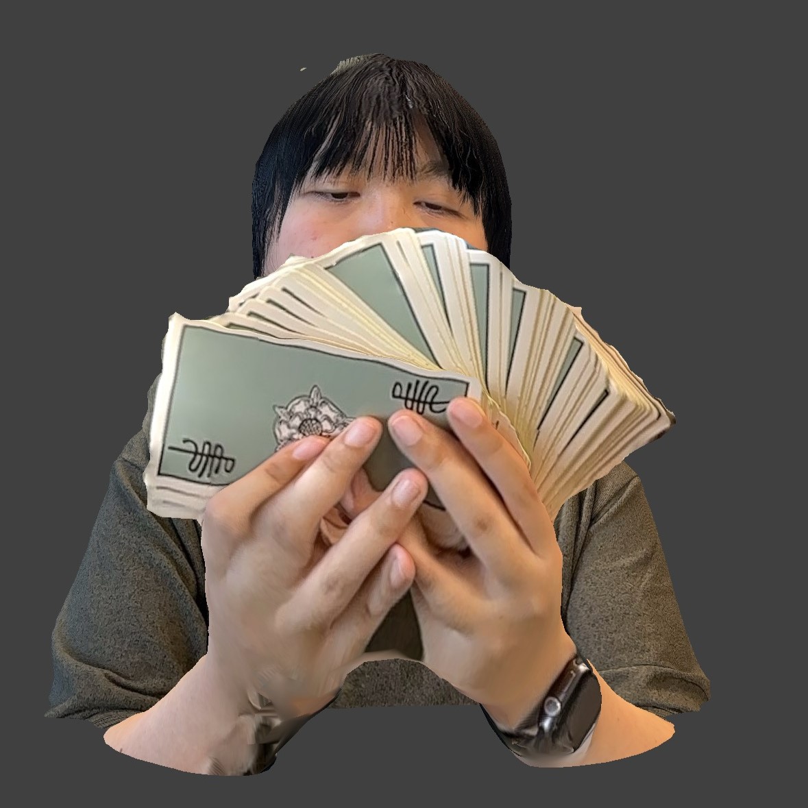 I changed my pose in order to make the tarot cards more visible. I hold the cards in both hands so that the items in my hands can be clearly seen. I asked a friend to help me scan myself. And used the crop function in Scaniverse to cut out the parts I wanted to keep. I scanned as many as I could for alternatives.