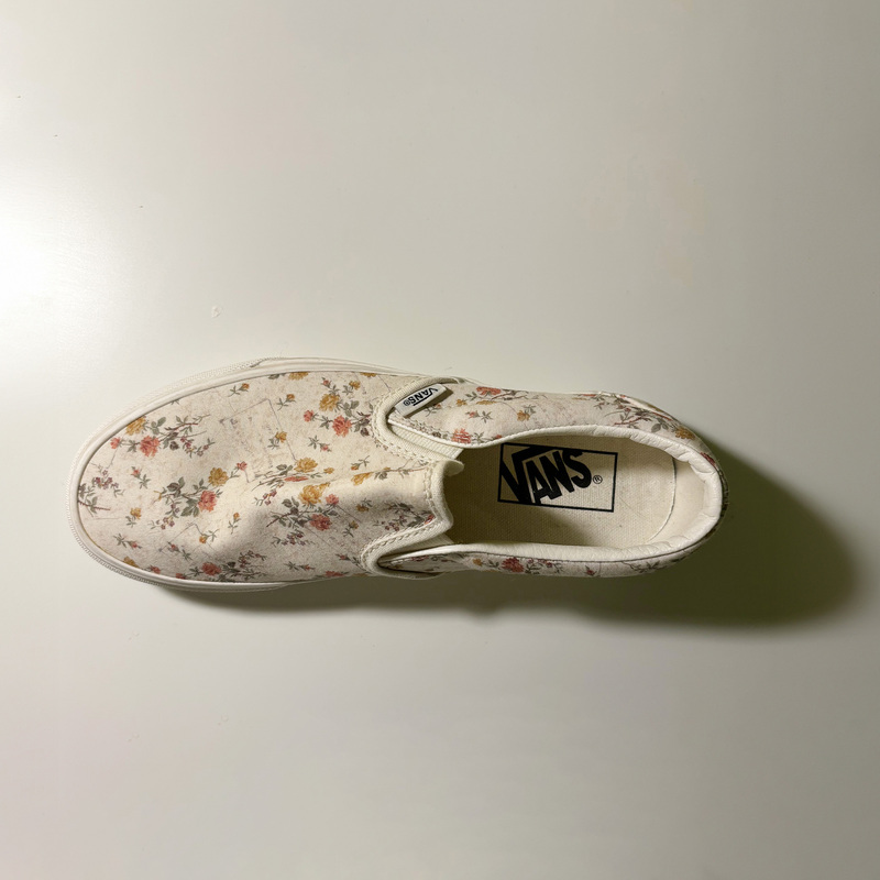 Top view of a shoe, which is a complex object.It's hard to define what primitive object the shoe was combined and morphed from, and its material and texture is what makes it such a complex object.