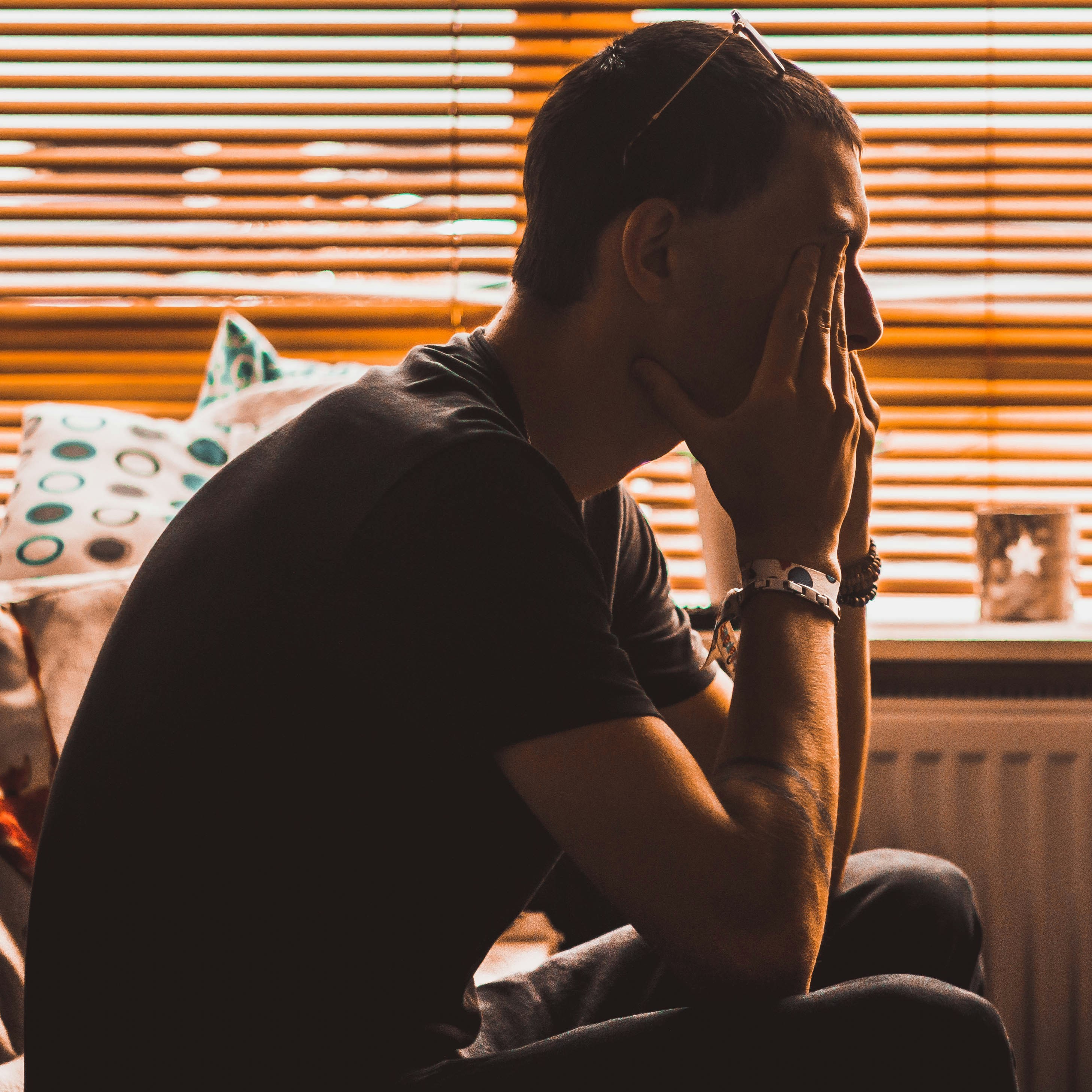 In the theme of Empathetic AI Companions, I identified two main problems:
1. Many people struggle to manage stress and maintain emotional balance in fast-paced daily life.
2. Existing emotional support technologies lack personalization and real-time physiological feedback, making them feel like cold, emotionless machines to users.
